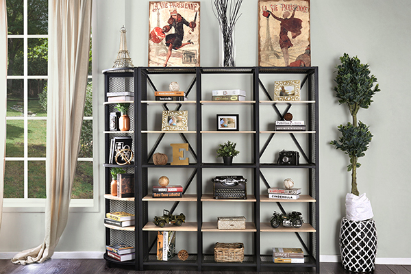 Designer’s Corner: Accessorizing Shelves